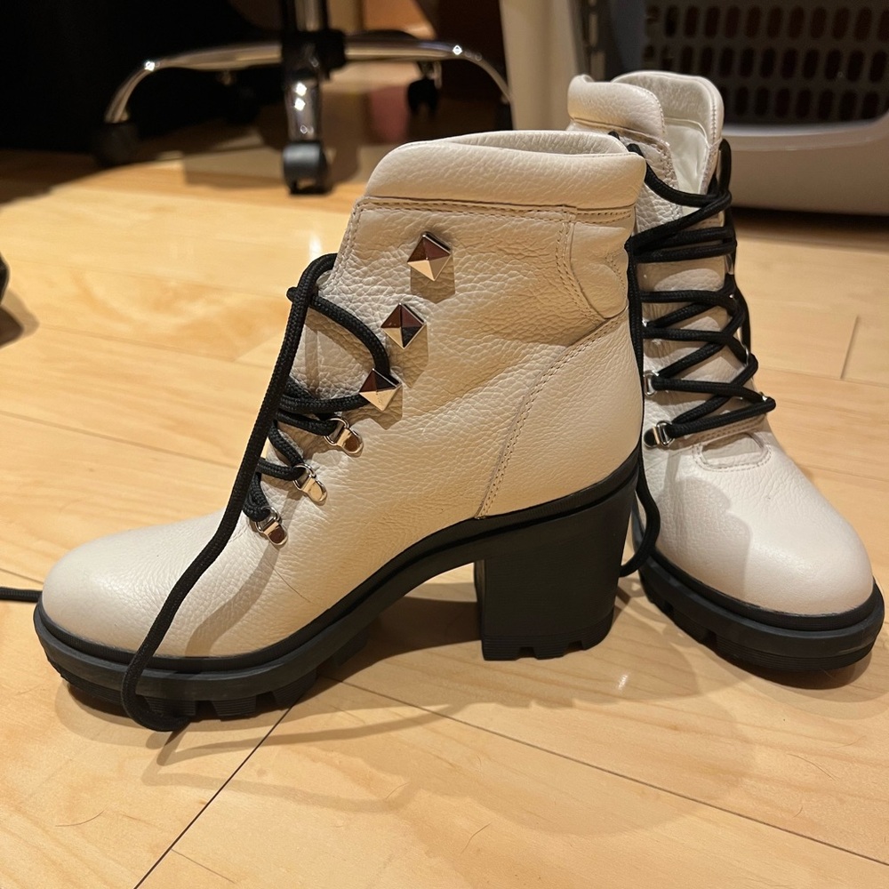 High heel boots